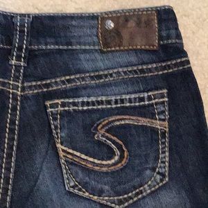 Silver Suki Bermuda Jean short. Size 26